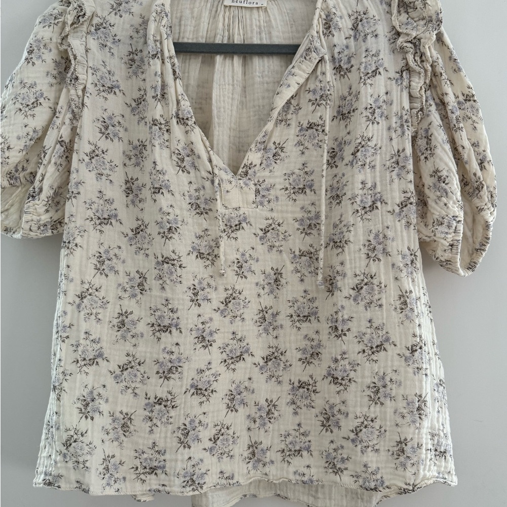 Floral V-Neck Puff Sleeve Top in Cream